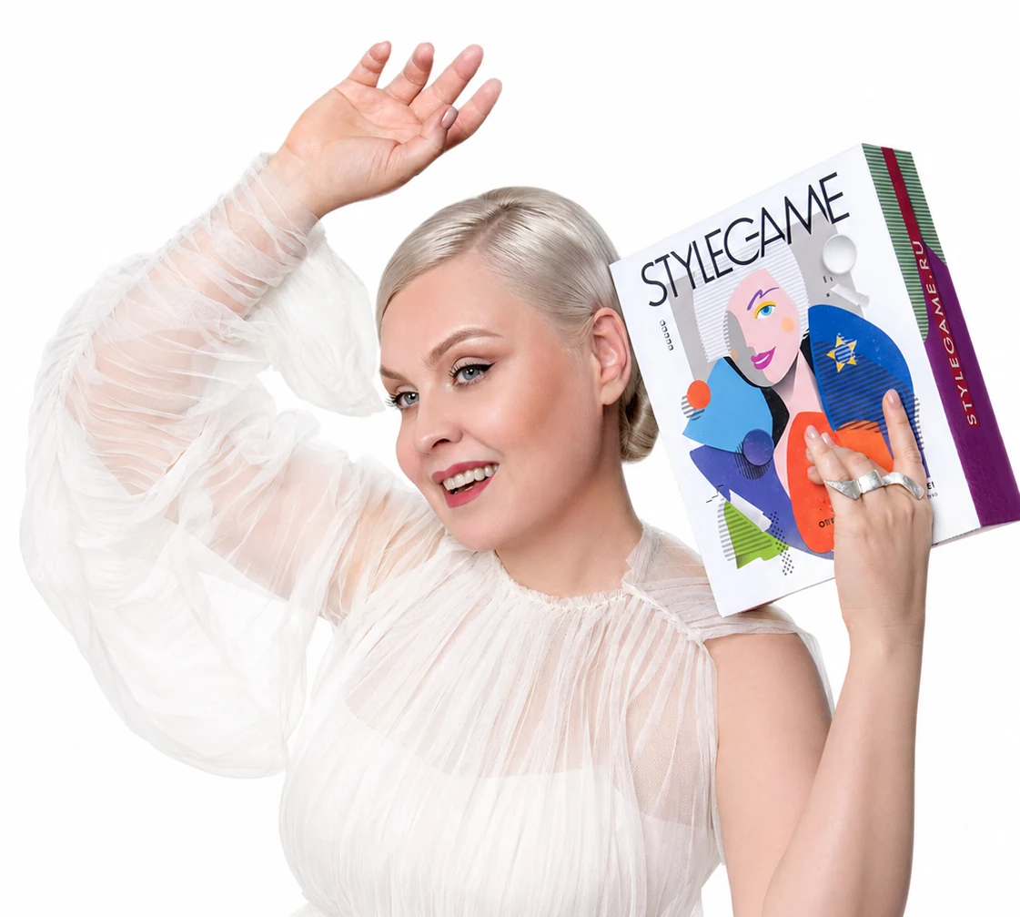 Наталия Метелькова с коробкой STYLEGAME
